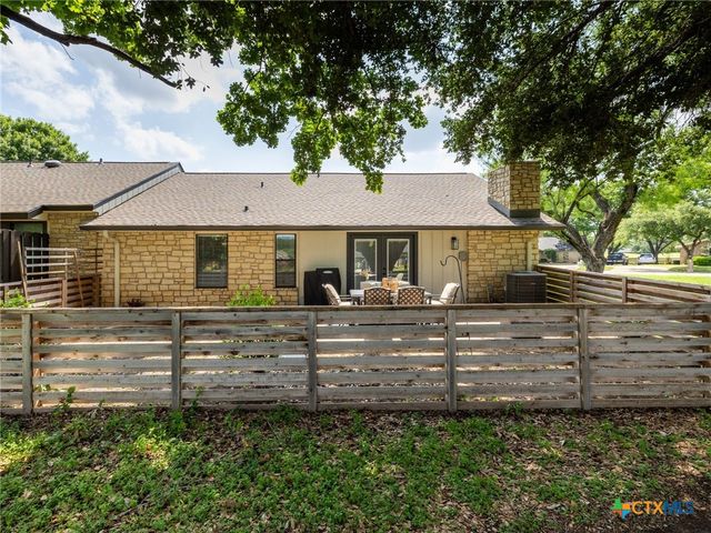 26 Fairway Lane, Meadowlakes, TX 78654