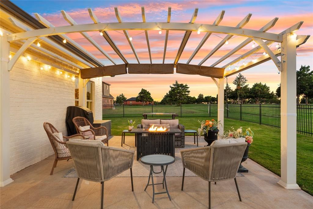 1745 Fairway Drive, Guthrie, OK 73044