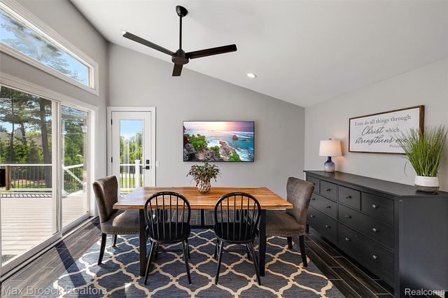 1933 Lone Pine Road, Bloomfield Charter Township, MI 48302