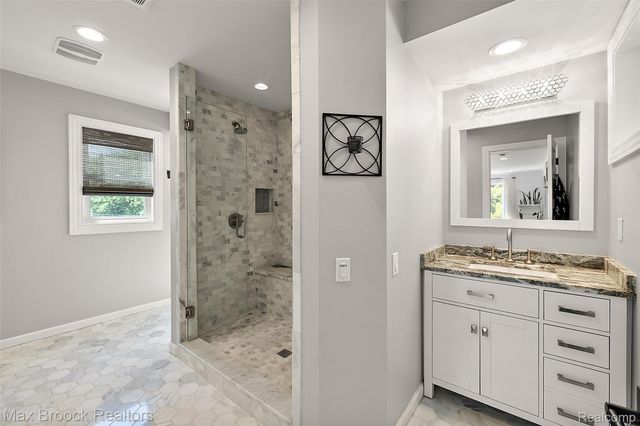 1933 Lone Pine Road, Bloomfield Charter Township, MI 48302