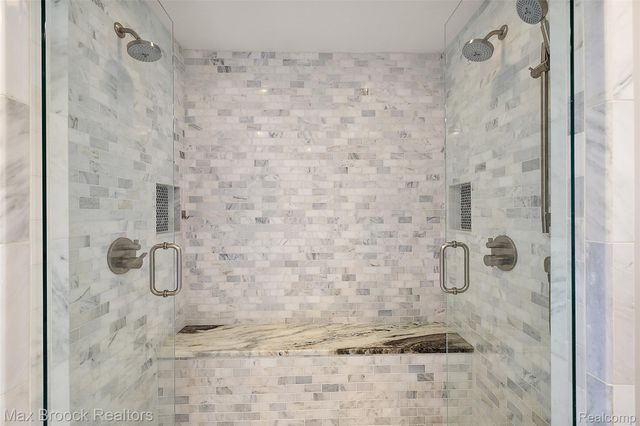 1933 Lone Pine Road, Bloomfield Charter Township, MI 48302