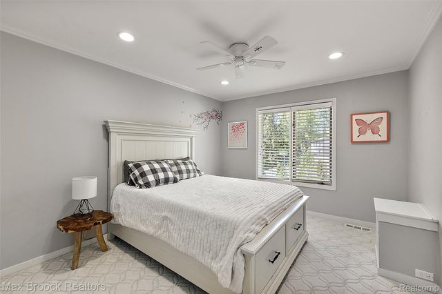 1933 Lone Pine Road, Bloomfield Charter Township, MI 48302