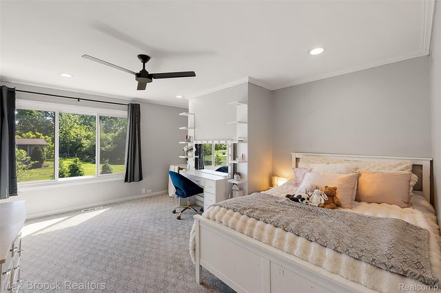 1933 Lone Pine Road, Bloomfield Charter Township, MI 48302