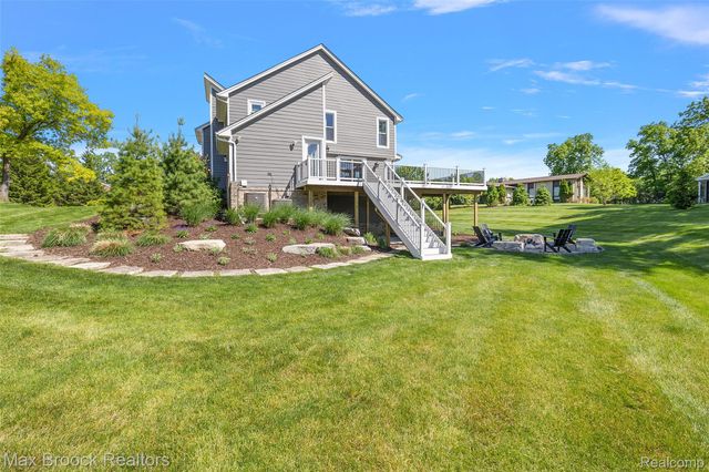 1933 Lone Pine Road, Bloomfield Charter Township, MI 48302