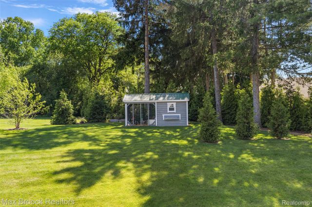 1933 Lone Pine Road, Bloomfield Charter Township, MI 48302