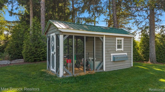 1933 Lone Pine Road, Bloomfield Charter Township, MI 48302