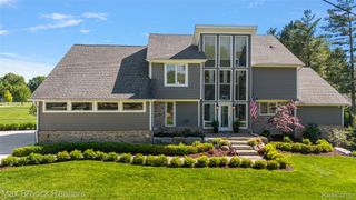 1933 Lone Pine Road, Bloomfield Charter Township, MI 48302