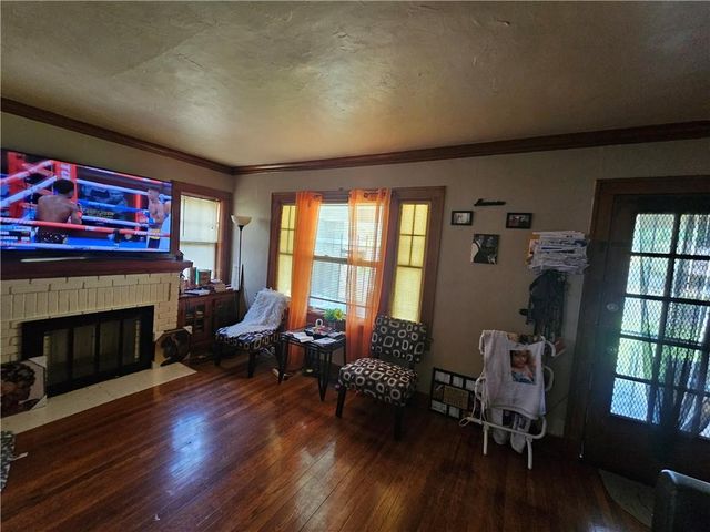 5126 Olive Street, Kansas City, MO 64130