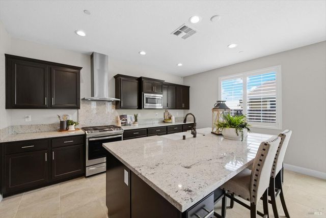 607 Snapdragon St, Vacaville, CA 95687
