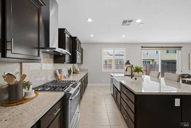 607 Snapdragon St, Vacaville, CA 95687