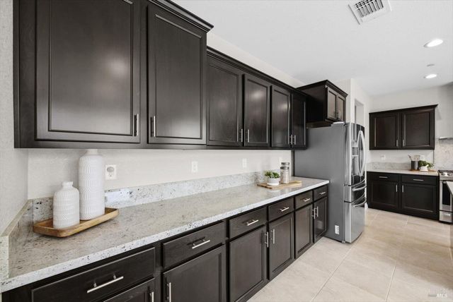 607 Snapdragon St, Vacaville, CA 95687