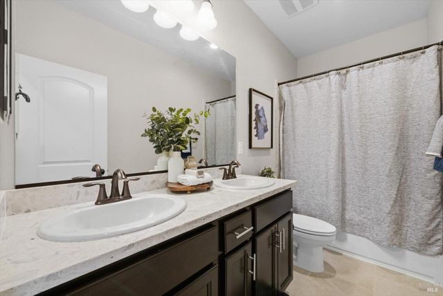 607 Snapdragon St, Vacaville, CA 95687