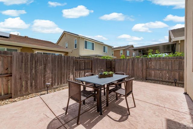 607 Snapdragon St, Vacaville, CA 95687