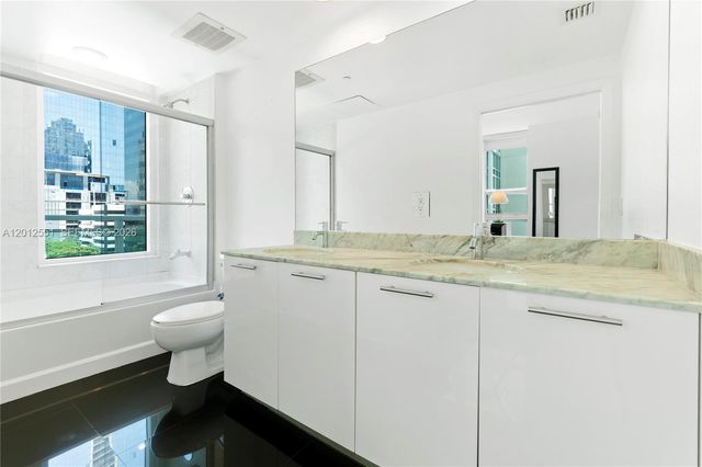 950 Brickell Bay Dr 601, Miami, FL 33131