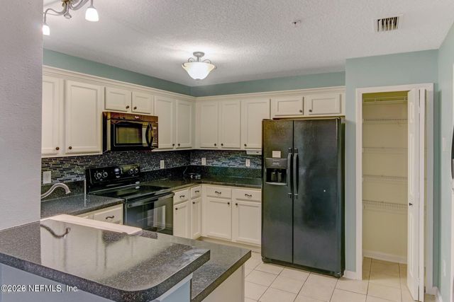 6057 MAGGIES Circle 110, Jacksonville, FL 32244