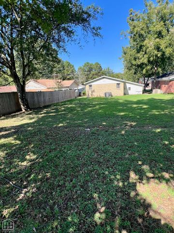 906 Howell, Paragould, AR 72450