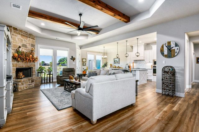 1024 Pioneer Crossing, Weatherford, TX 76088