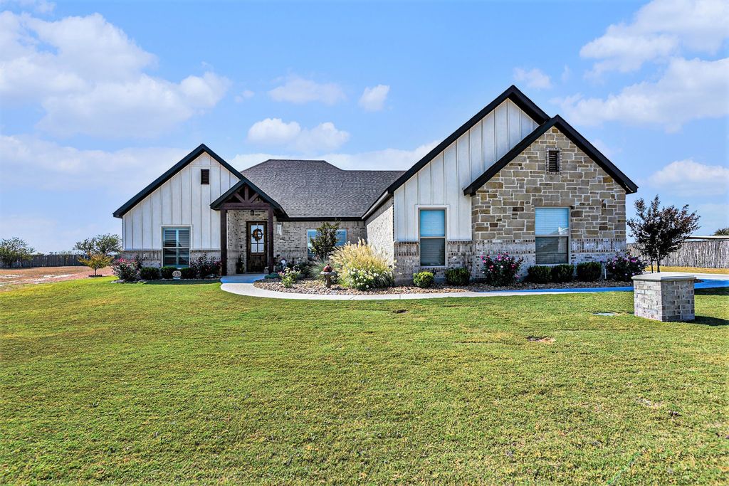 1024 Pioneer Crossing, Weatherford, TX 76088