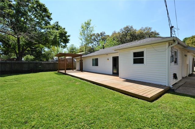 1906 Coulcrest Drive, Houston, TX 77055