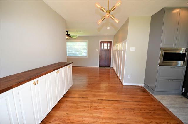 1906 Coulcrest Drive, Houston, TX 77055