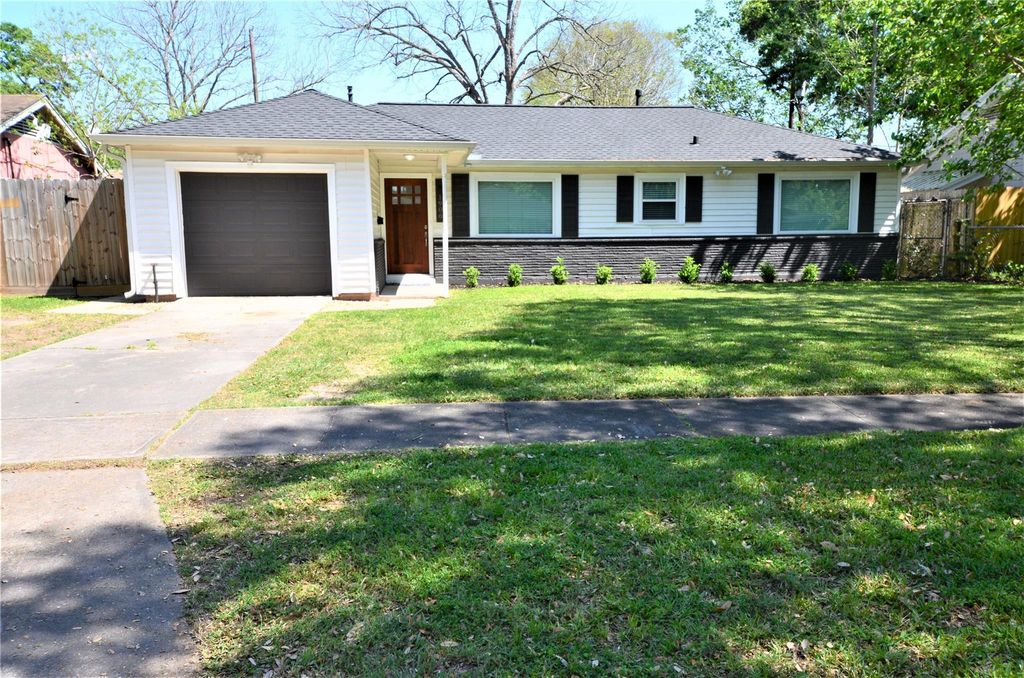 1906 Coulcrest Drive, Houston, TX 77055
