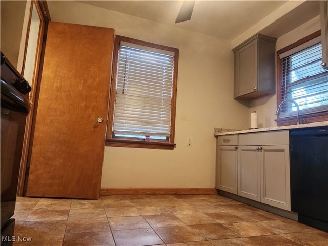 440 E 271st Street, Euclid, OH 44132