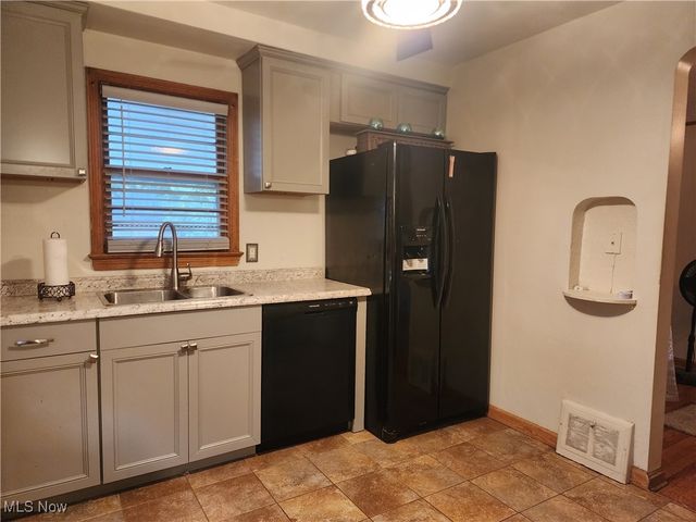 440 E 271st Street, Euclid, OH 44132