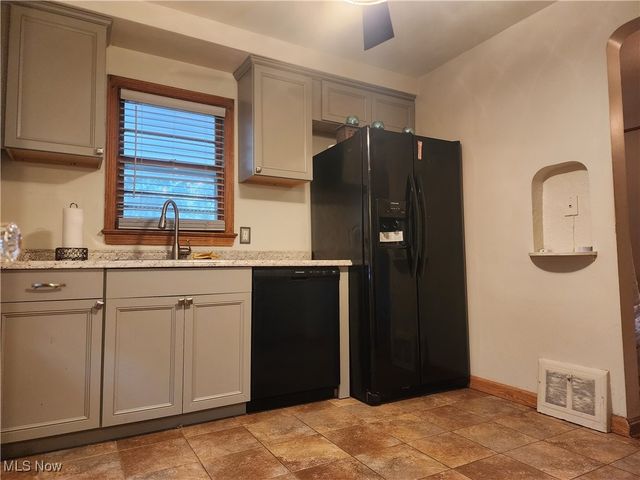 440 E 271st Street, Euclid, OH 44132