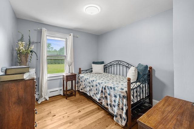 35 Worcester St, Taunton, MA 02780