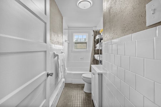35 Worcester St, Taunton, MA 02780
