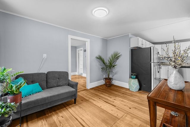35 Worcester St, Taunton, MA 02780