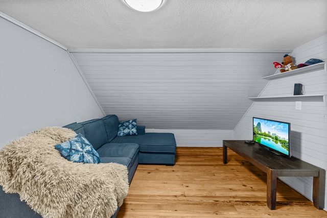35 Worcester St, Taunton, MA 02780