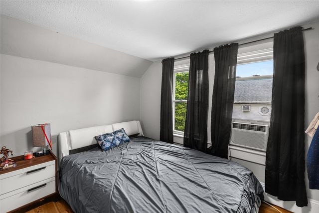 35 Worcester St, Taunton, MA 02780