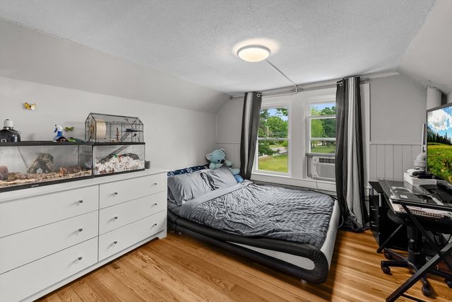 35 Worcester St, Taunton, MA 02780