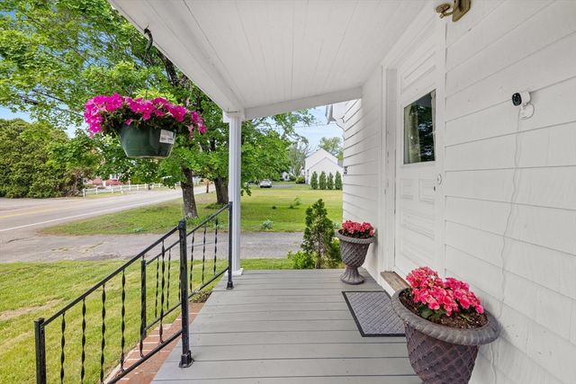 35 Worcester St, Taunton, MA 02780