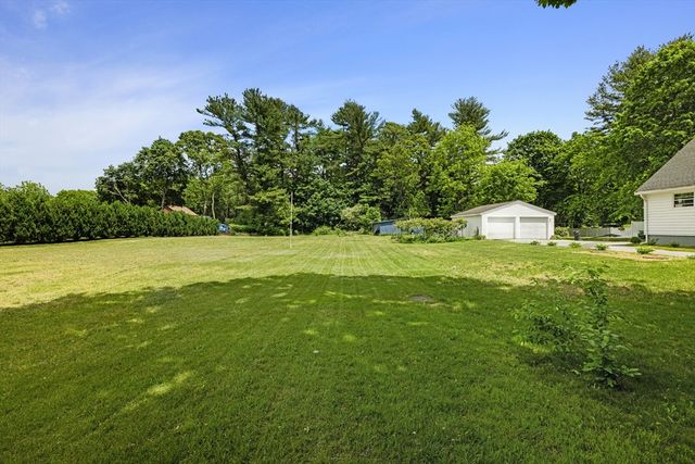 35 Worcester St, Taunton, MA 02780