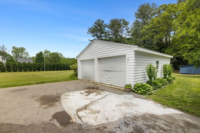 35 Worcester St, Taunton, MA 02780