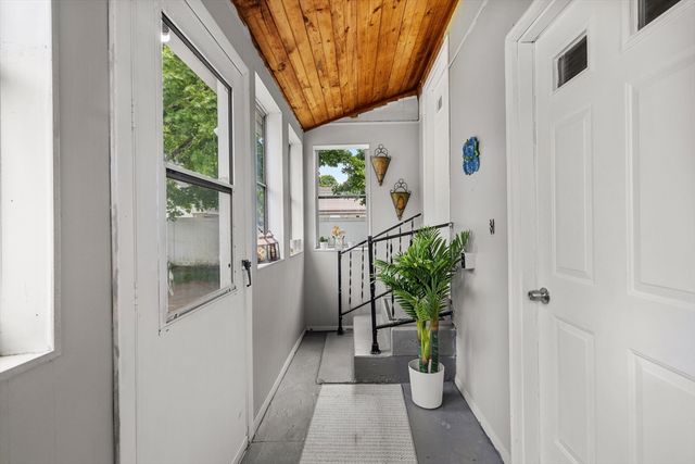 35 Worcester St, Taunton, MA 02780