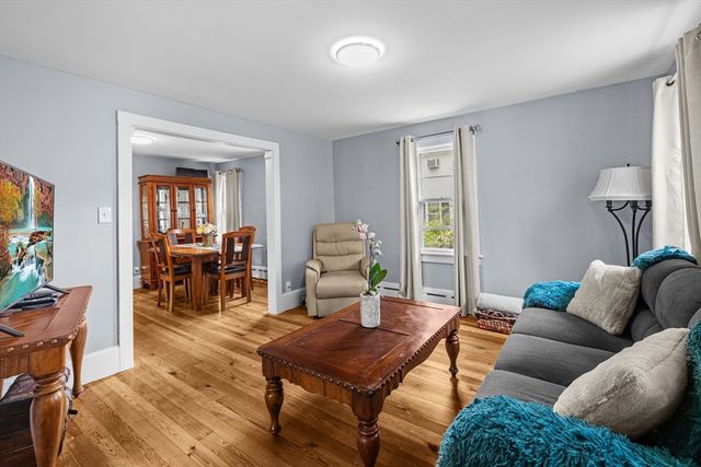 35 Worcester St, Taunton, MA 02780