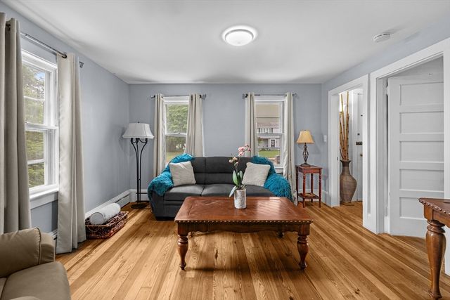 35 Worcester St, Taunton, MA 02780