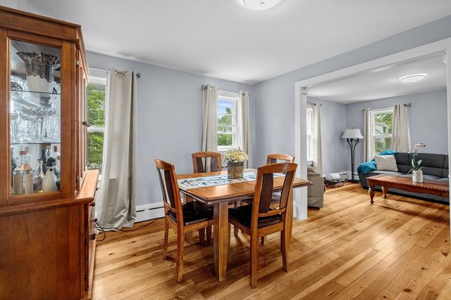 35 Worcester St, Taunton, MA 02780