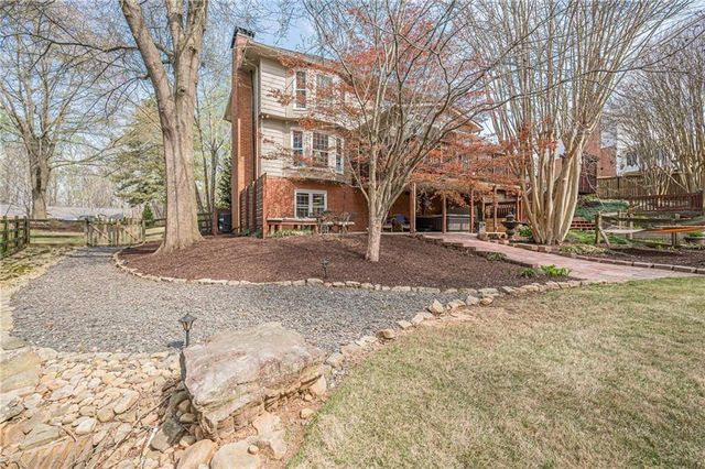 220 Saddle Lake Drive, Roswell, GA 30076