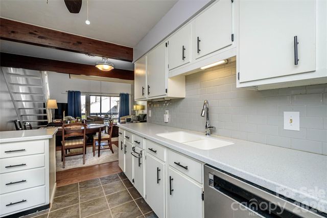 8 Lakemoor Lane 8, Hendersonville, NC 28739