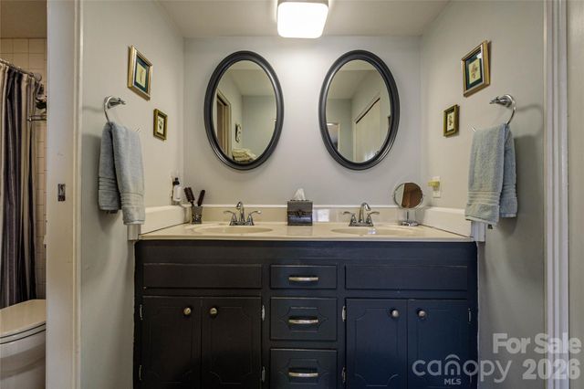 8 Lakemoor Lane 8, Hendersonville, NC 28739