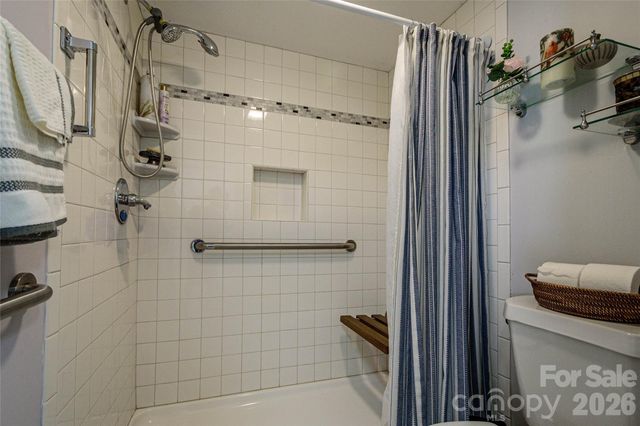 8 Lakemoor Lane 8, Hendersonville, NC 28739