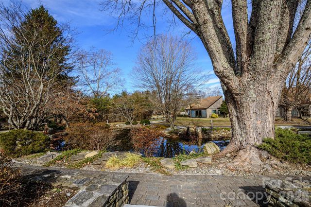 8 Lakemoor Lane 8, Hendersonville, NC 28739