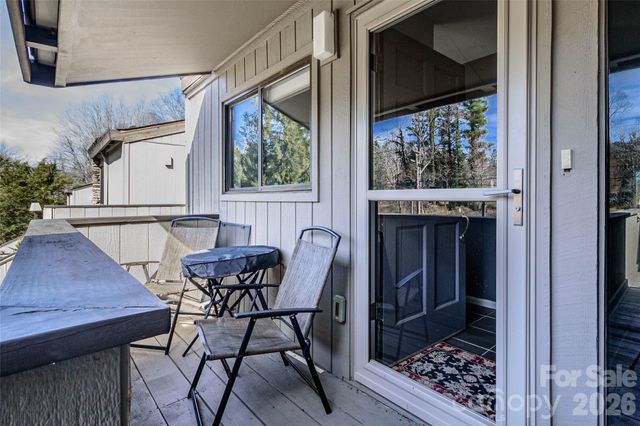 8 Lakemoor Lane 8, Hendersonville, NC 28739