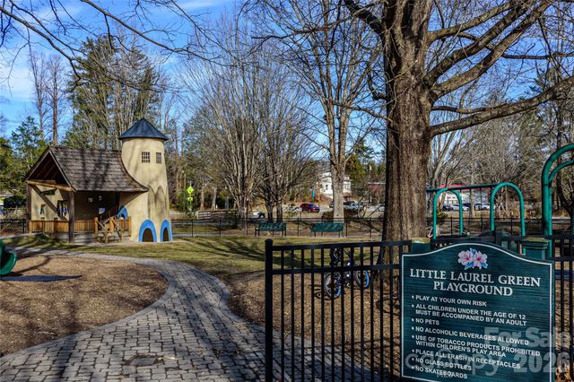 8 Lakemoor Lane 8, Hendersonville, NC 28739