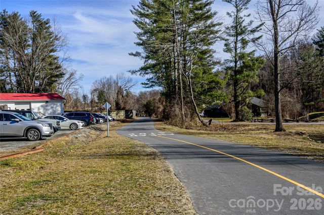 8 Lakemoor Lane 8, Hendersonville, NC 28739