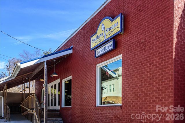 8 Lakemoor Lane 8, Hendersonville, NC 28739